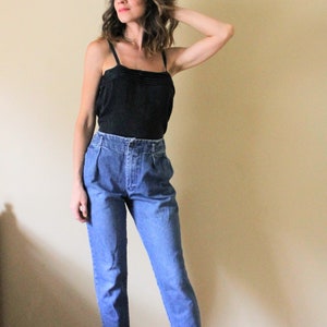 1990s Cropped Jeans / 1990s 90s Mom Jeans / 1990s 90s Light Medium Wash Cropped Tapered Denim Jeans image 8