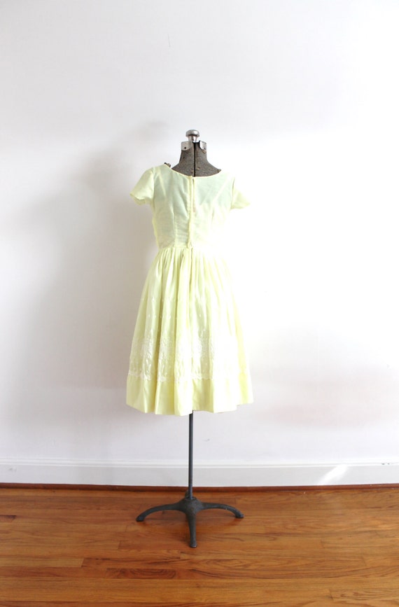 50s Dress / 1950s Yellow Eyelet Bridemaid Dress - image 4