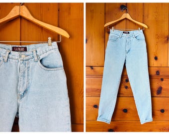 1990s Jeans / 90s Jeans / 1990s Straight Leg Light Wash Denim Jeans