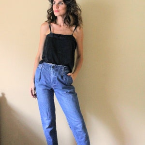 1990s Cropped Jeans / 1990s 90s Mom Jeans / 1990s 90s Light Medium Wash Cropped Tapered Denim Jeans image 5