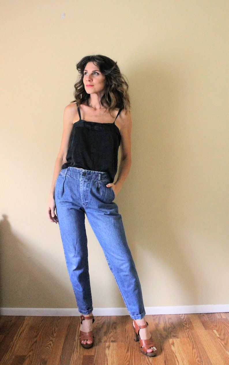 1990s Cropped Jeans / 1990s 90s Mom Jeans / 1990s 90s Light Medium Wash Cropped Tapered Denim Jeans image 5