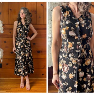 K&ouml;nnte beinhalten: Ein &auml;rmelloses Midikleid mit einem Blumendruck in Braun-, Gelb- und Wei&szlig;t&ouml;nen auf schwarzem Hintergrund. Das Kleid hat einen V-Ausschnitt und eine Knopfleiste vorne.