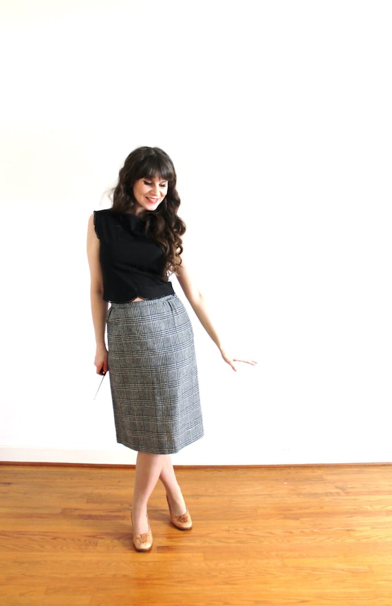 Vintage Houndstooth Skirt / 1960s Black and White… - image 1