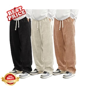 Puede incluir: Tres pantalones de pana en negro, beige y marrón. Cada par tiene cintura con cordón y bolsillos. La imagen incluye una insignia de "Mejor precio" y "Producto de calidad superior".