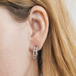 Pendientes de cartílago de circonita moderna, elegantes pendientes de aro de circonita plateada, pendientes de aro de cristal brillante, estilo lujoso.
