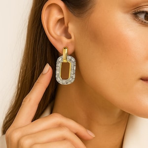 Boucles d'oreilles Huggie faites main avec diamants remplis d'or : créoles carrées pavées