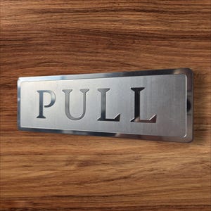 Targa con nome per porta PULL per arredamento casa o ufficio - Targa con nome da parete unica e fatta a mano