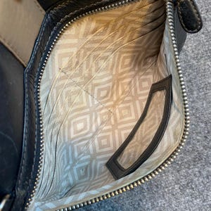 Brighton Vintage 90s Black Tan Leather Flap Crossbody Bag Silver Buckle Pockets image 6