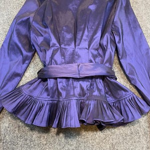 Adrianna Papell Vintage Iridescent Purple Ruffled Wrap Top Tie Belt Womens Small Bild 5