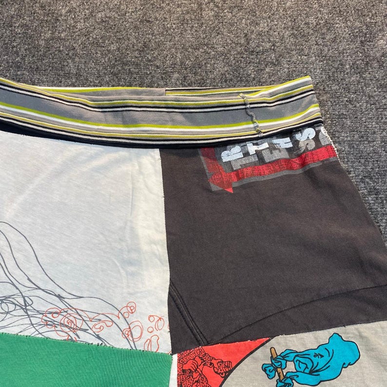 Tintin Upcycled Patchwork T-Shirt Large Skirt Handmade Eco-Friendly Comic Tee bild 3