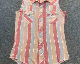 Vintage Wrangler Sleeveless Western Shirt Cowboy Tails Pearl Snap Mens Large
