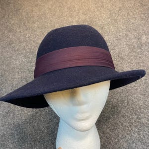 Vintage Navy Blue Felt Hat - Etsy display picture 3