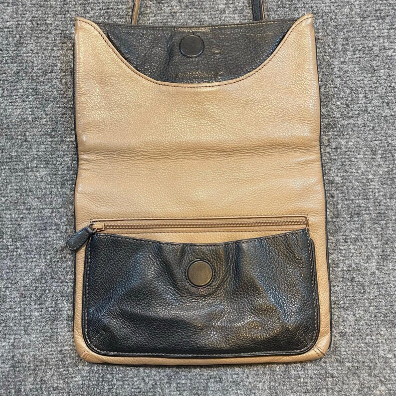 Brighton Vintage 90s Black Tan Leather Flap Crossbody Bag Silver Buckle Pockets image 4