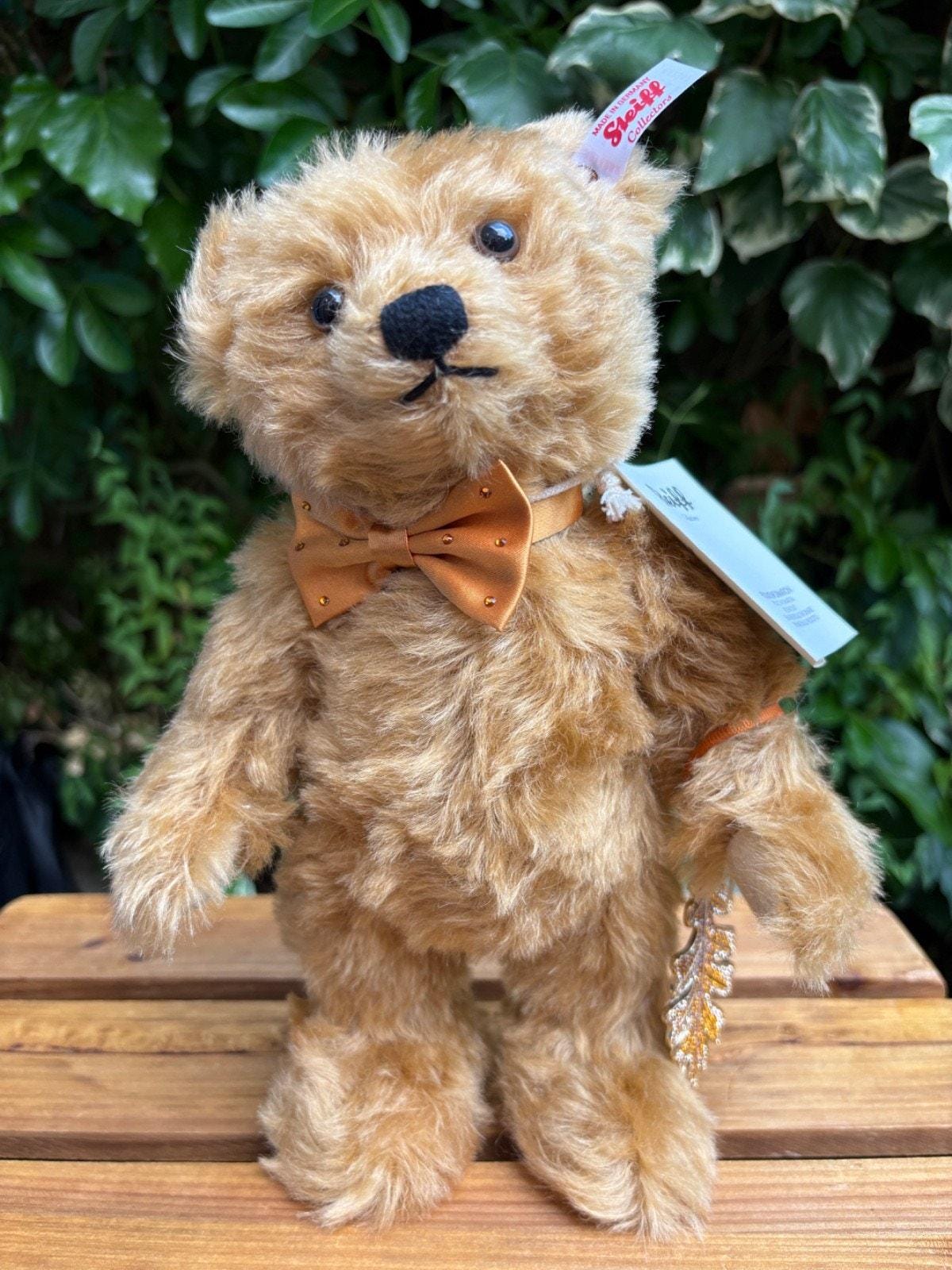 ☆海外より、新品 Steiff/Swarovski #034381 キーリング・ペンダント