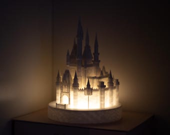 Magischer beleuchteter Cake Topper Schloss – personalisierbar & auch als Nachtlicht nutzbar