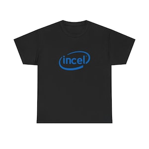 Könnte beinhalten: Schwarzes T-Shirt mit einem blauen Logo, das "(incel)" in einer stilisierten Schriftart zeigt, die dem Intel-Logo ähnelt. Das T-Shirt hat einen Rundhalsausschnitt.