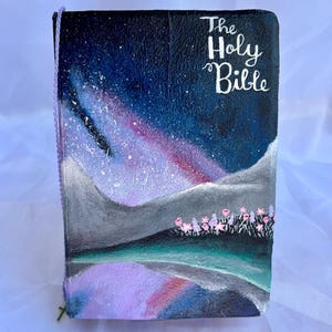 Custom Painted Bible - Artistic Bibles - Personalized Gift for Women - Aesthetic Bibles Designs - Hand-painted Bibles -