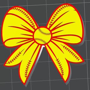 Puede incluir: Un lazo amarillo de softbol con ribetes y detalles de costura rojos. El centro presenta una pelota de softbol, y el diseño del lazo imita el patrón de costura de una pelota de softbol. El lazo está sobre un fondo gris.