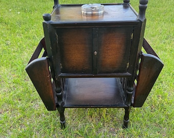 RARE Cave à cigares/table pour fumeurs en bois antique avec porte-revues des deux côtés