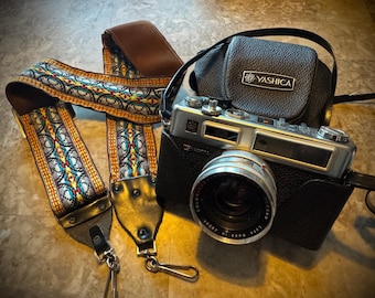 Yashica Electro 35 GSN Vintage 35-mm-Film-Kamera 45 mm f1,7 Objektiv getestet Japan. Mit Etui & Vintage Trageriemen.