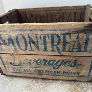 Rare Vintage 1940s Montreal Beverage Wood Shipping Crate Box Chicago Illinois