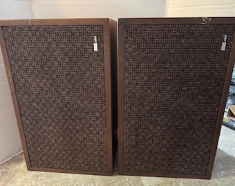 2 altavoces Utah WD-90 de 12" y 3 vías con sistema de suspensión acústica, probados y en funcionamiento.