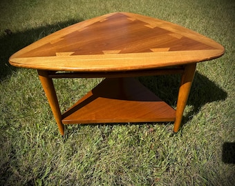 Vtg Lane Mid-Century Modern Triangular Wood Coffee Table Guitar Pick MCM Acclaim. Comes as pictured light surface scuffs see photos.