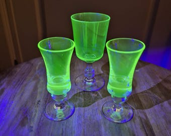 イギリスヴィンテージ☆パープルウランガラス☆オープンバックスクエア