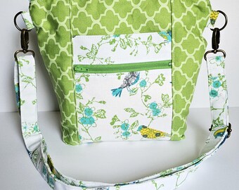 Quatrefoil Birds Everyday Crossbody Purse | Lightweight Washable Fabric Bag Adjustable Strap Zipper Closure Pockets | Fast Free Shipping US
