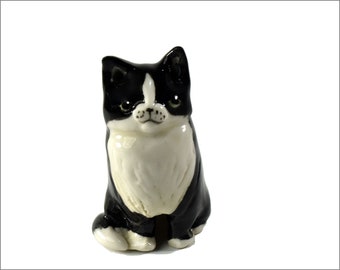 Tuxedo cat pie bird ceramic one of a kind hand crafted by Anita Reay AnitaReayArt piebird black and white cat figurine