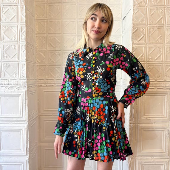 Vintage 1960s Mod Mini Dress Black and Multi Floral with Yellow Flower Buttons Ruffled Trim XS Vintage 1960s Mod Mini Dress Black and Multi Floral with Yellow Flower Buttons Ruffled Trim XS