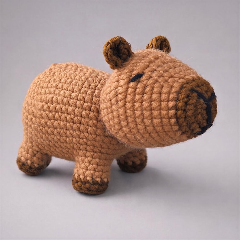 Peluche capybara au crochet | Peluche cadeau faite main pour les amoureux des animaux | Peluche unique au crochet image 3