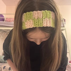 Crochet headband for accessorizing