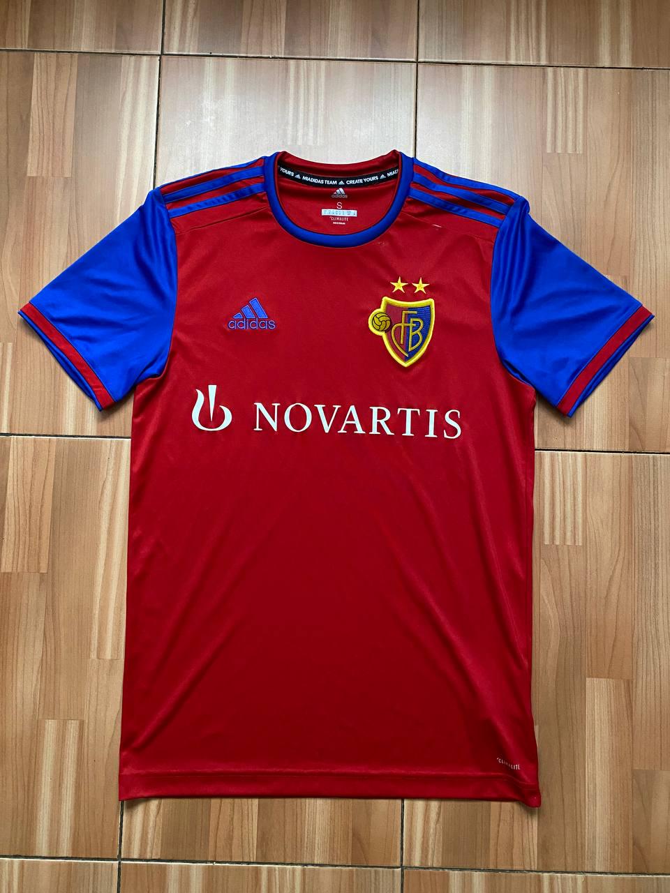 Fanion brodé demi-finale FC Basel v ACF Fiorentina 2023
