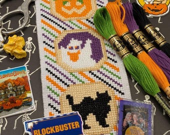Modèle de marque-page au point de croix adapté aux débutants et aux biscuits d'Halloween | Aiguille de rappel magnétique rétro Spooky Movie Night + porte-ciseaux