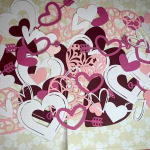 50 cortes em formato de coração para artesanato em papel, cartões e scrapbooking em tons de vermelho, rosa e branco