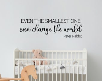 Incluso el más pequeño puede cambiar el mundo. Calcomanía / Cita de Peter Rabbit / Decoración de guardería para bebé / Adhesivo de pared.