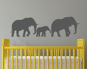 Adesivo murale per cameretta con famiglia di elefanti: decorazione in vinile per la cameretta dei bambini