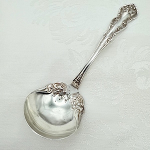 Antique WM Rogers & Son AA 7.25&quot; Gravy Silver Plate Serving Ladle in Chester Pattern