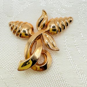 Vintage Gold Tone Cone Flower Bouquet Pin Brooch With Ribbon - Has Back Wear - Comes w/ Organza Gift Bag