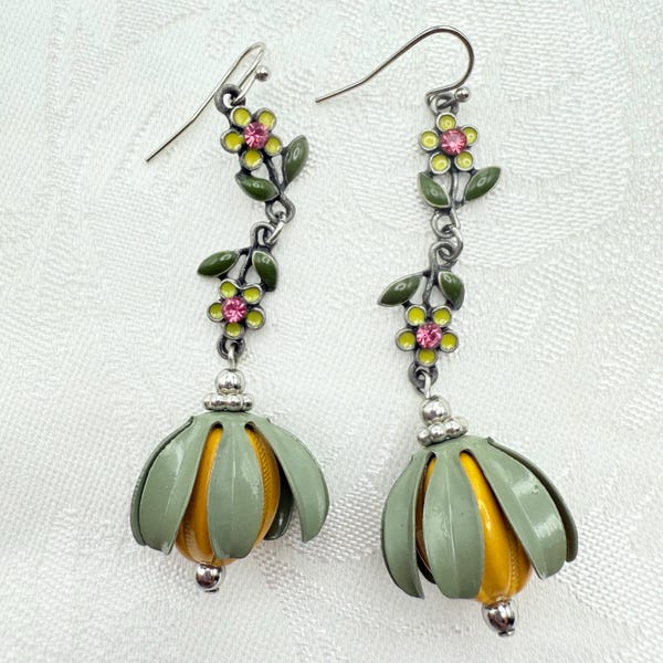 Vintage Retro Enamel Flower Floral Enamel Metal Dangle Ball and Rhinestone Daisy Pewter Tone Earrings - Comes w/ Organza Gift Bag