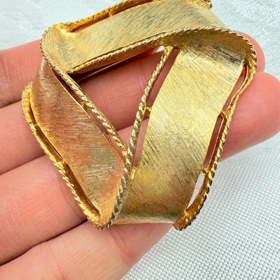 Vintage Chunky Triangular Triangle Ribbon Texture… - image 2