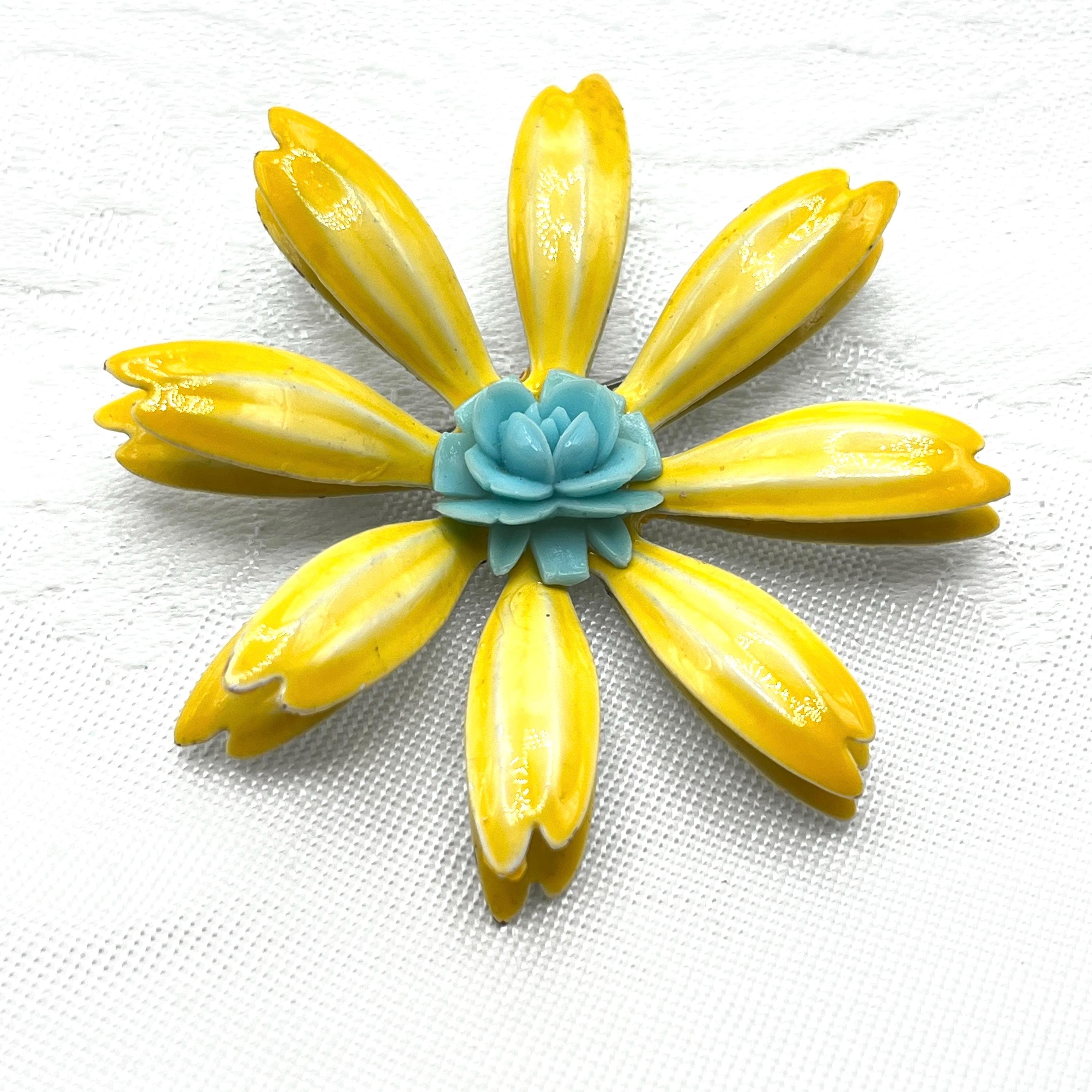 Vintage 60s 70s Lucite Flower - Etsy