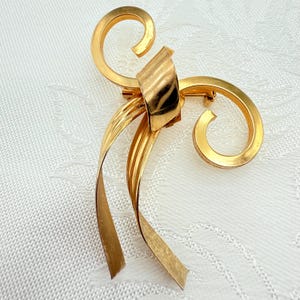 Vintage Retro Gold Tone Textured Elegant Bow Ribbon Pin Brooch - Plate Wear - Comes w/ Organza Gift Bag