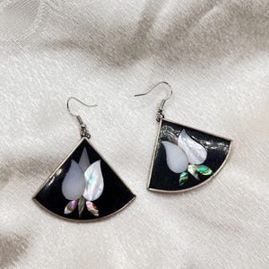 Vintage Alpaca Mexico Mother of Pearl MOP Flower Inlay Silver Fan-Shaped Black Dangle Earrings with Fish Hooks - Light Wear, As Is