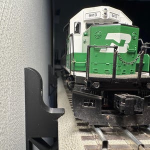 O Scale Wall Mount Bracket - Single Bracket (FasTrack Compatible)