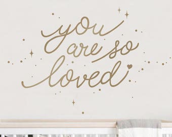 Muursticker You Are So Love-citaat met diamanten, stippen en hart