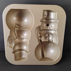 Nordic Ware Snowman Cake Pan Mold 10 Cup - Like NEW