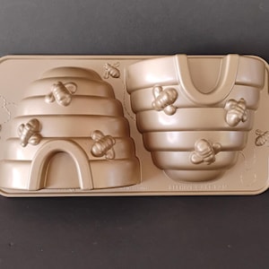 Nordic Ware Beehive Cake Pan Mold 10 Cup - Like NEW