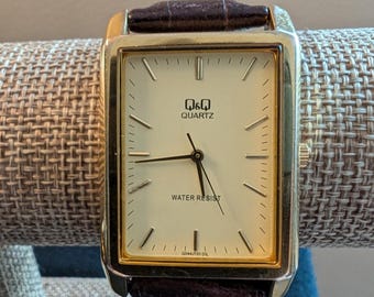 Vintage Q&Q Gold Tone Square Wristwatch Brown Croc Embossed Leather Band - New Battery Q044J100 DIL